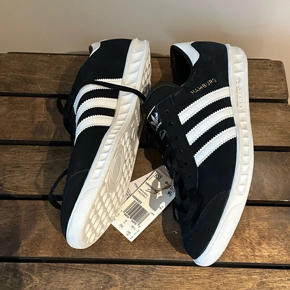 ADIDAS Hamburg Unisex Women's size 8 1/2 & Men's size 6 1/2 Black & White NEW🖤🤍👟